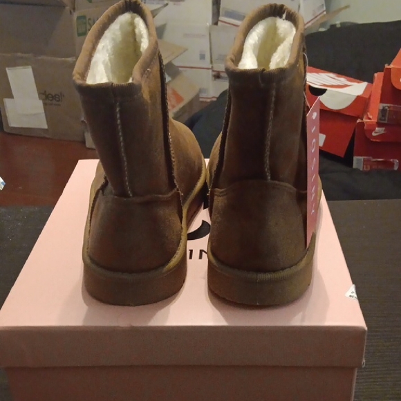 Josiny Brown Boots With Fur Womens SZ 7 NWT & BOX - Picture 4 of 7